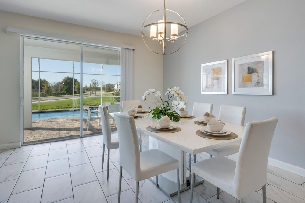 Wonderful Home With Movie Room Near Disney