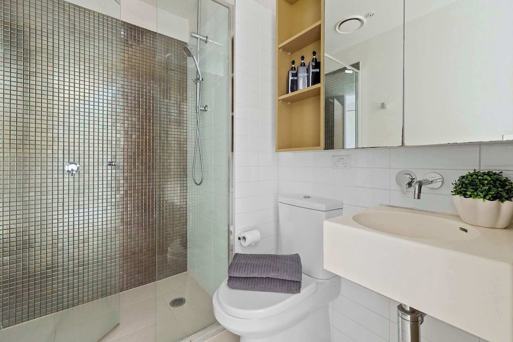 Serene 2BR Apartment in the Heart of Melbourne
