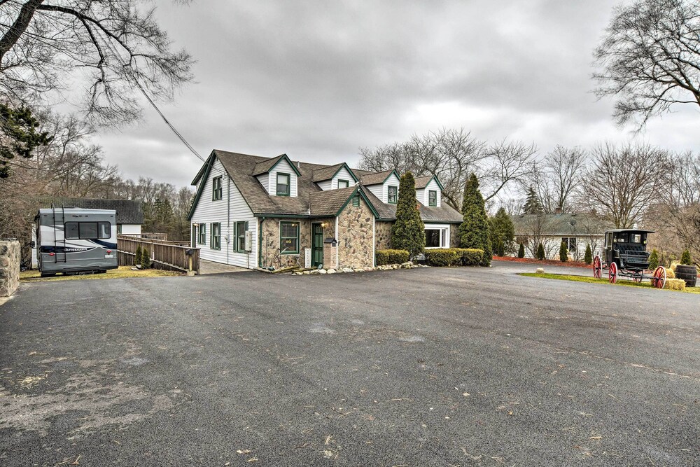 Pet-friendly Bartlett Farmhouse w/ Deck! view 5