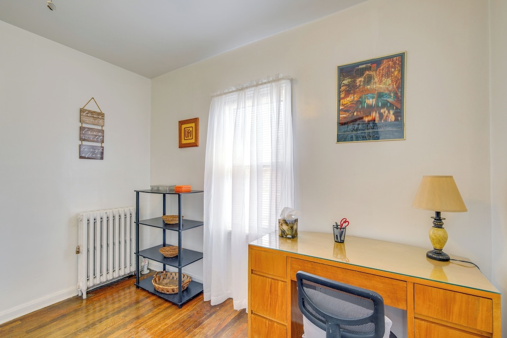 Trendy South Euclid Apt - 5 Mi to Cleveland Clinic