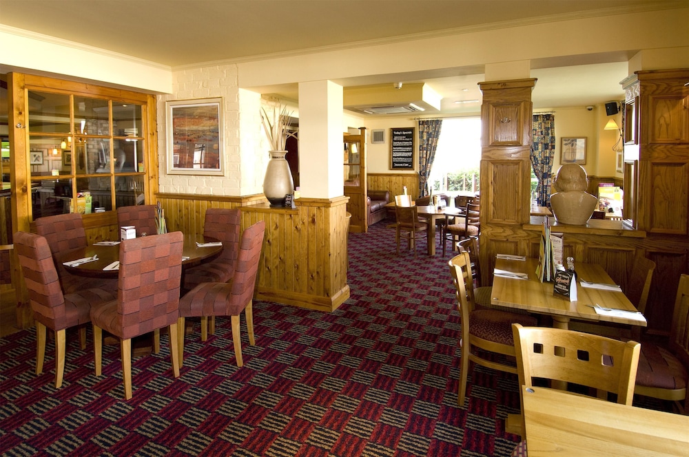 Premier Inn Gloucester Business Park 2