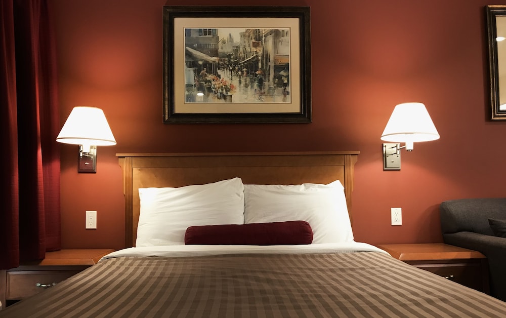 Sahara Suites