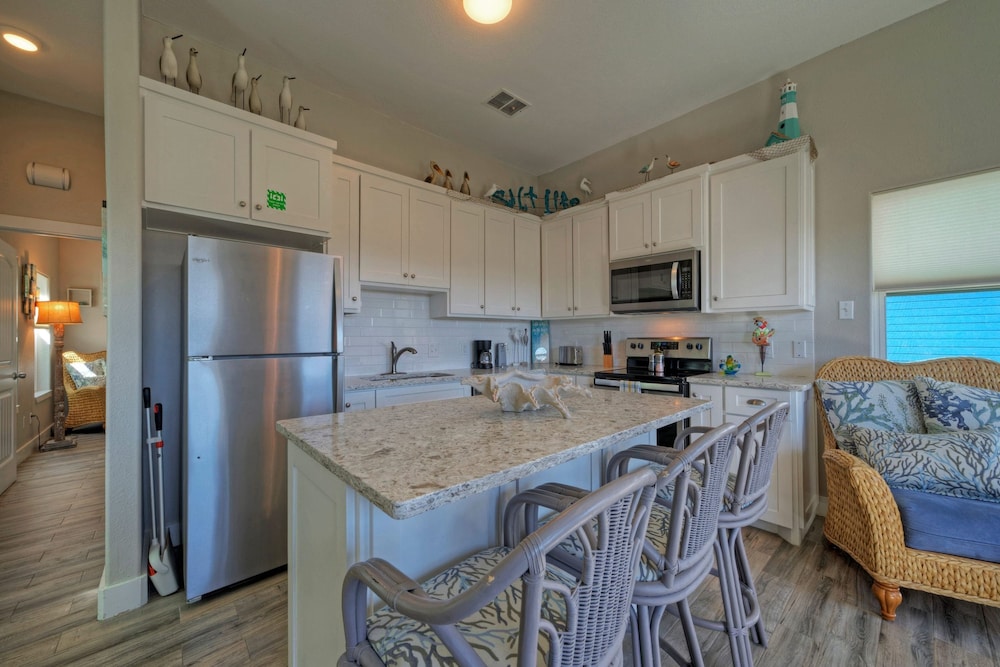 Coastal Soiree Ocean Views Game Room Steps From Port Aransas Beaches