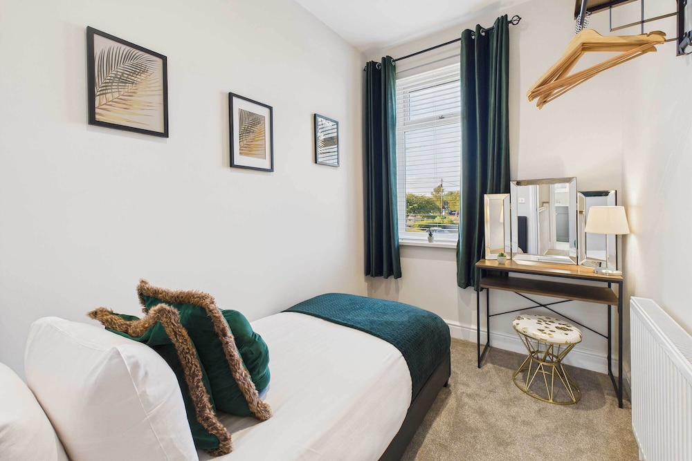 Host Stay Jomor House