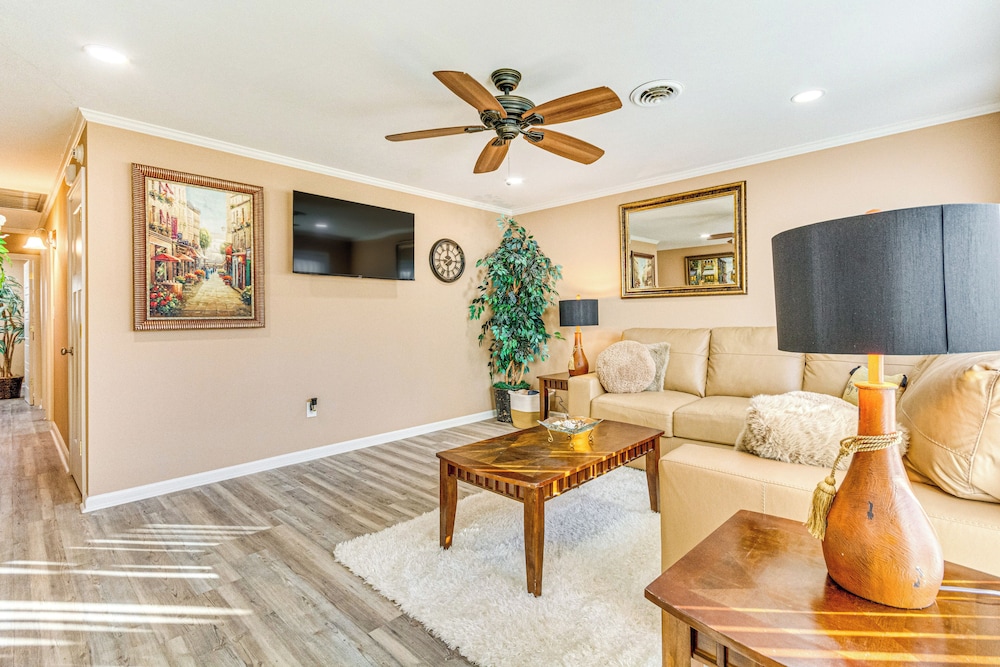 6 Mi to Dtwn: Charming Home in Little Rock