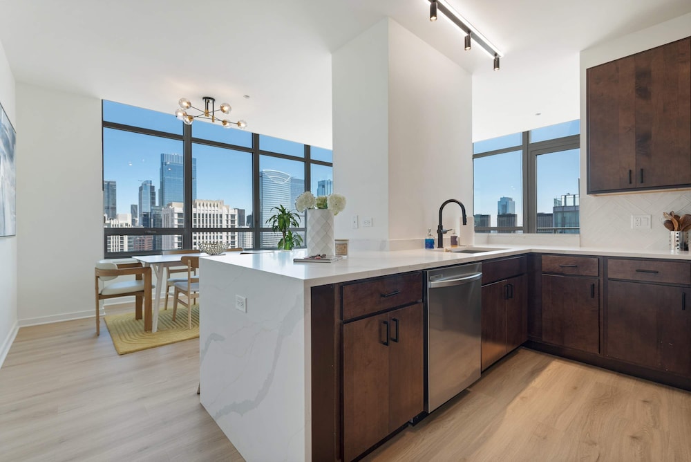 Group Stay 3 Penthouses in the Same Building