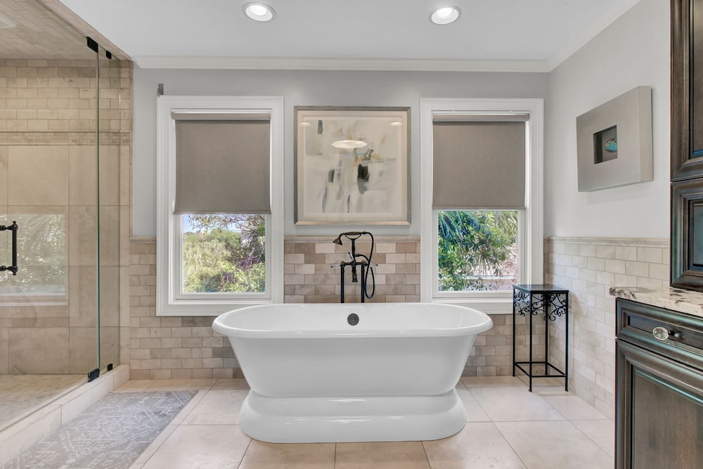 114 Ocean Boulevard by Avantstay Beachfront Infinity Pool Basketball Court Recently Renovated