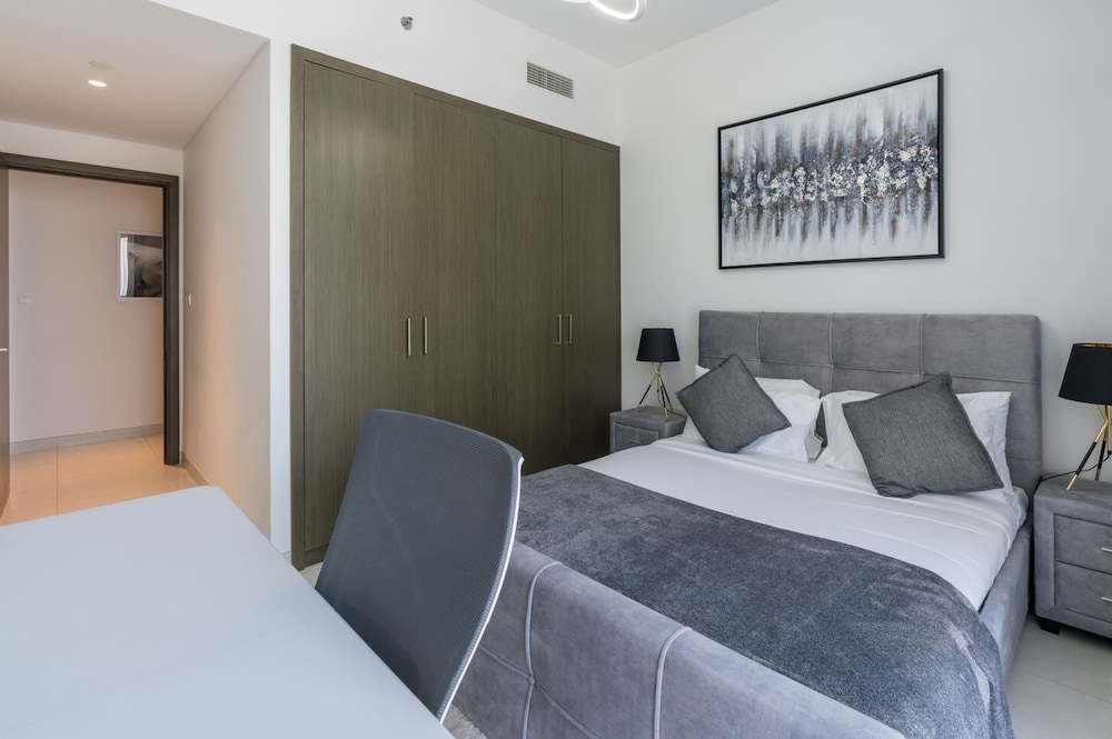 New! Luxurious Living Dubai Creek Balcony & View