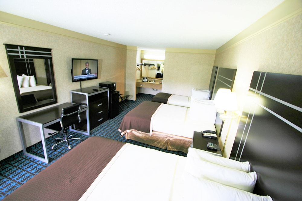 Deluxe Inn Fayetteville - I-95 Exit 49