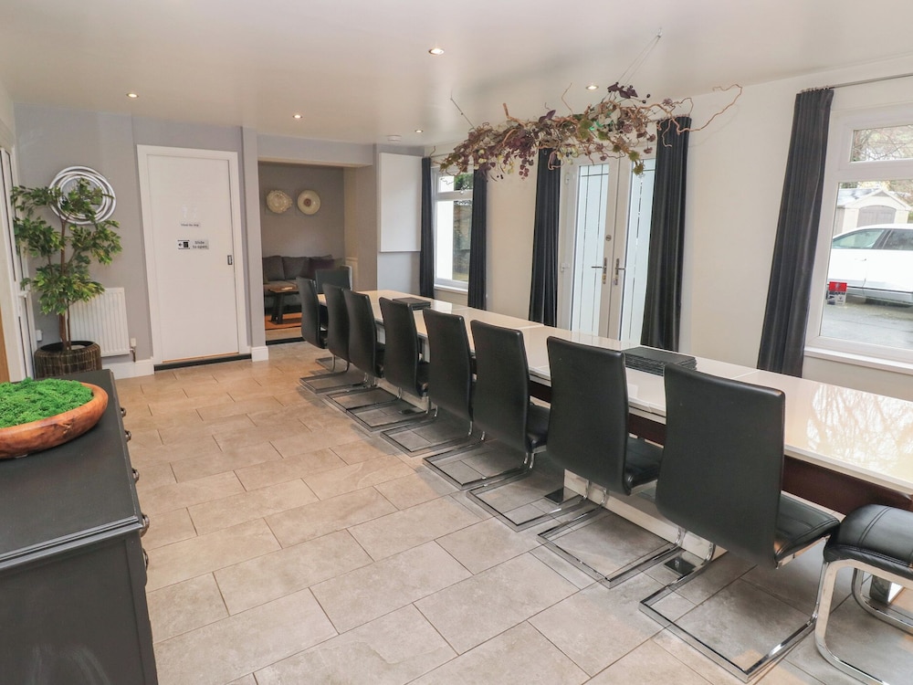 Teifi Villa