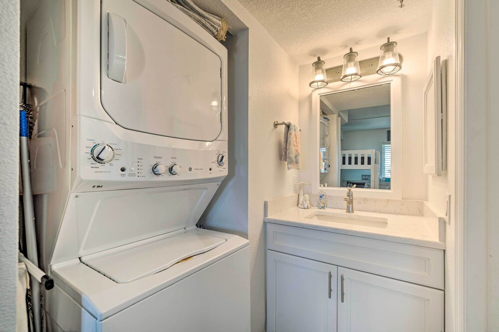 Private Beach Access & Gulf Views: Hudson Condo! view 2