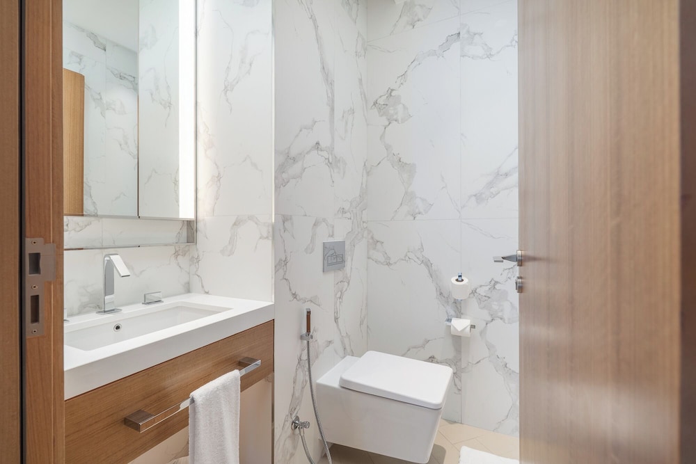 Address Residences Dubai Opera - Burj Khalifa City Views 2 & 3-Bedroom Apartment 1 minute walk to Burj Khalifa, Dubai Mall, Dubai Fountain by Heaven Crest