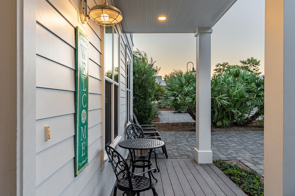 Gulf Coast Gem by Avantstay 3 Blocks to Beach Town Plaza Community Pool