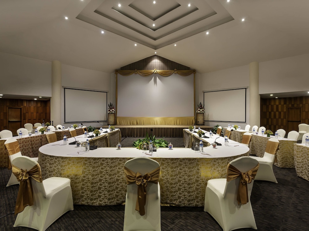 Mercure Mandalay Hill Resort