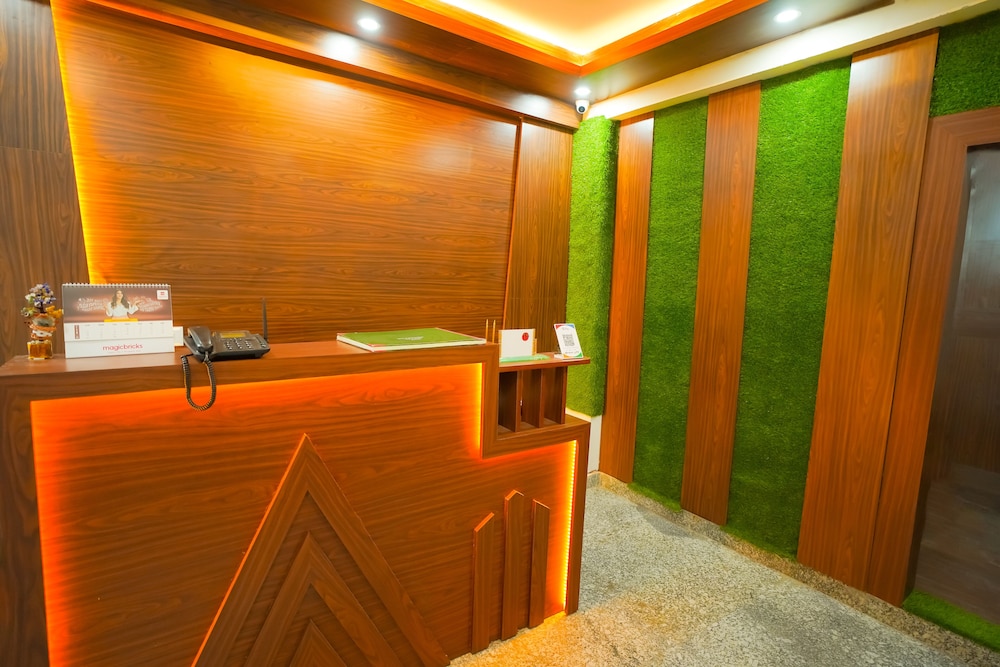 Lobby & Reception