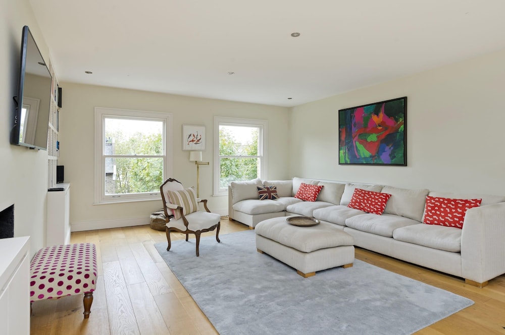 Spacious 3-bedroom Apartment in Earls Court