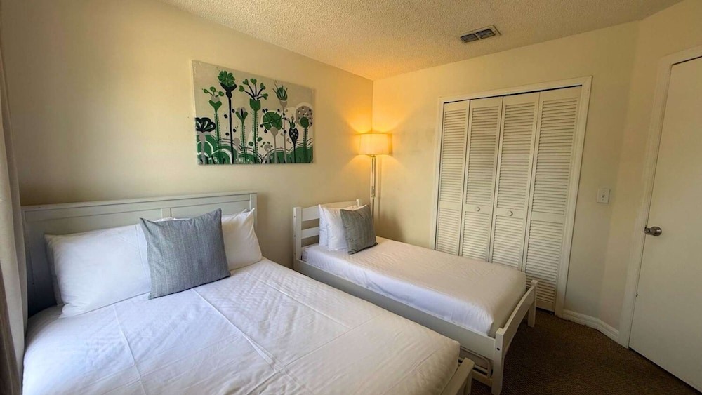 Upstay Stylish 3BR Family-friendly Retreat w Patio
