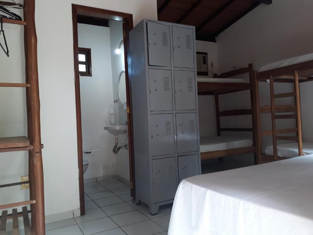 Novos Baianos Hostel e Suites