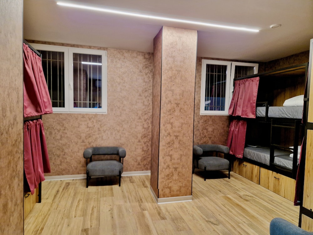 Velvet Hostel Business