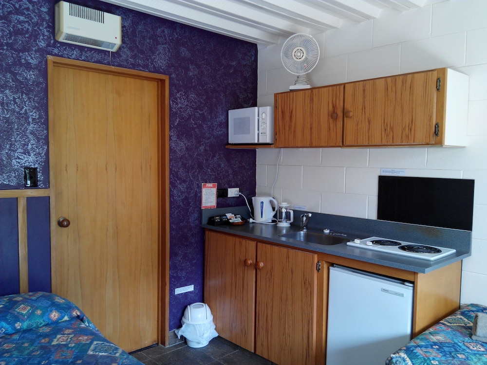 Larchwood Motel