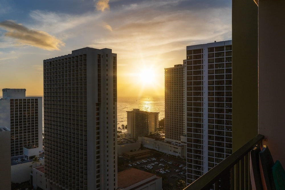 Waikiki Sunset Suite 2910 - Kp 1 Bedroom Condo by Redawning view 5