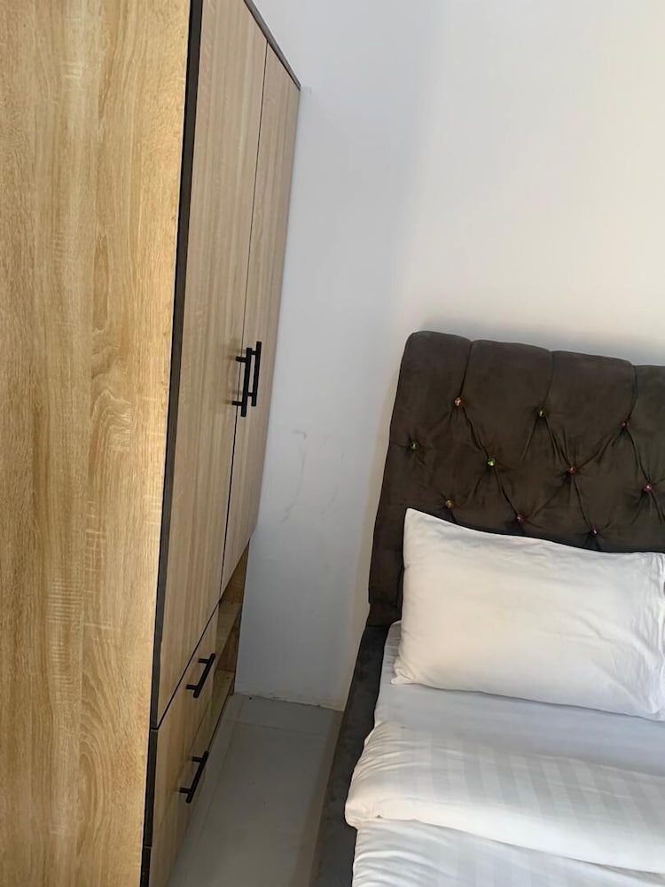 ELLEX SLEEVES APARTMENT