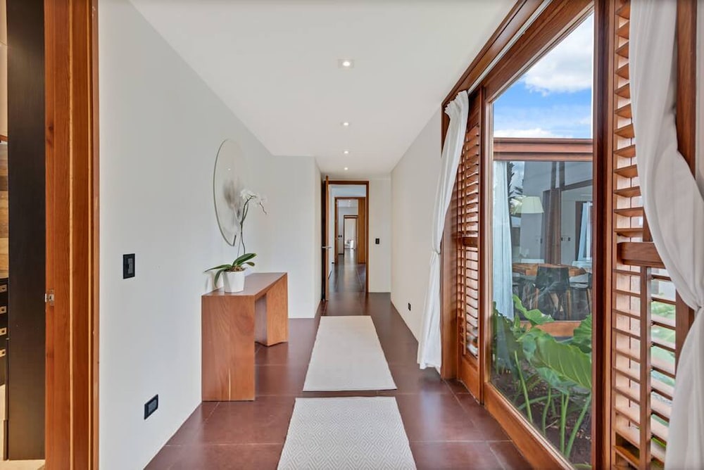 Beautifully-designed Contemporary Villa
