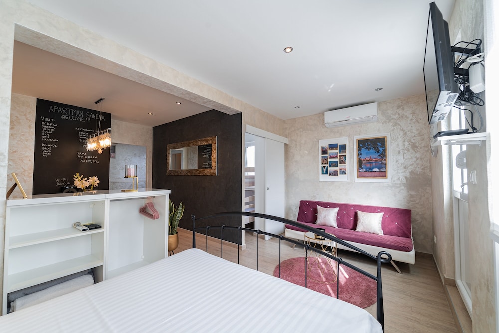 Studio Apartment with garden view 3