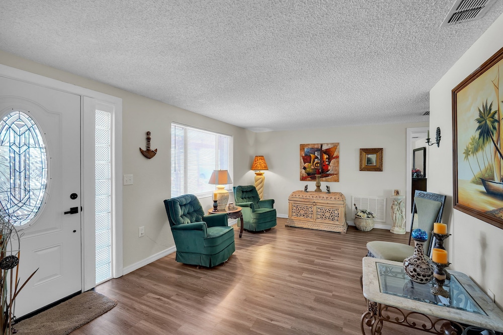 Waterfront Escape With Private Pool & Gulf Access 3 Bedroom Home