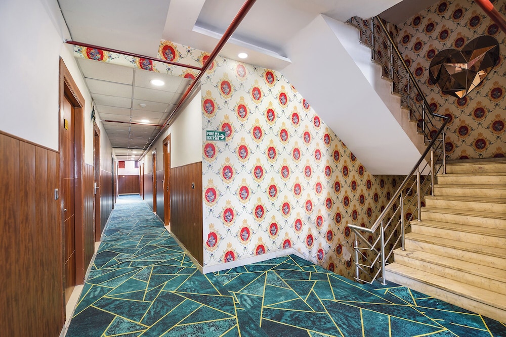 Fabhotel The Grand Paradise
