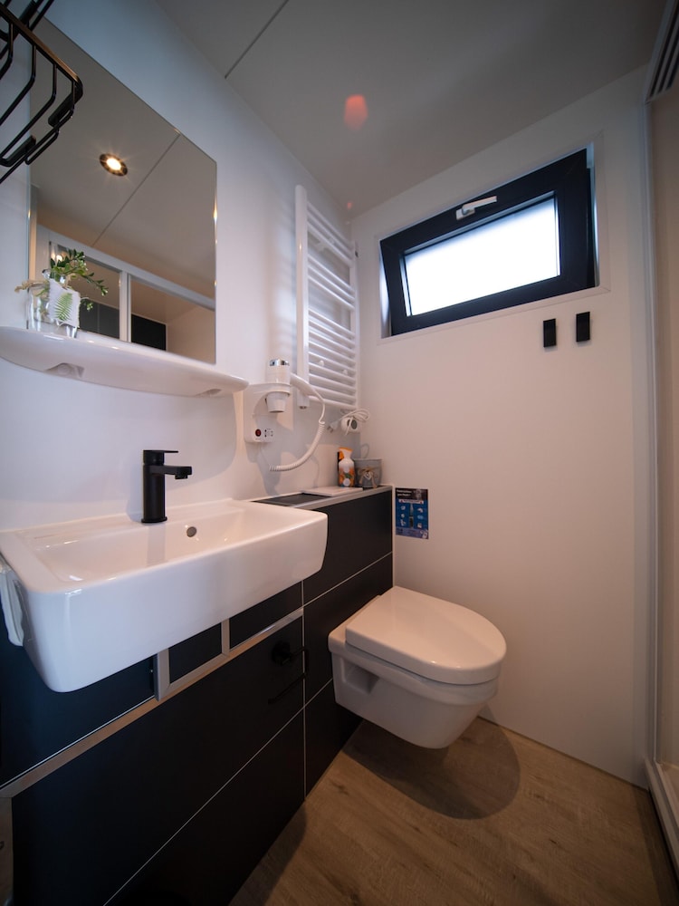 Houseboat in Heeg With Stunning Marina Views