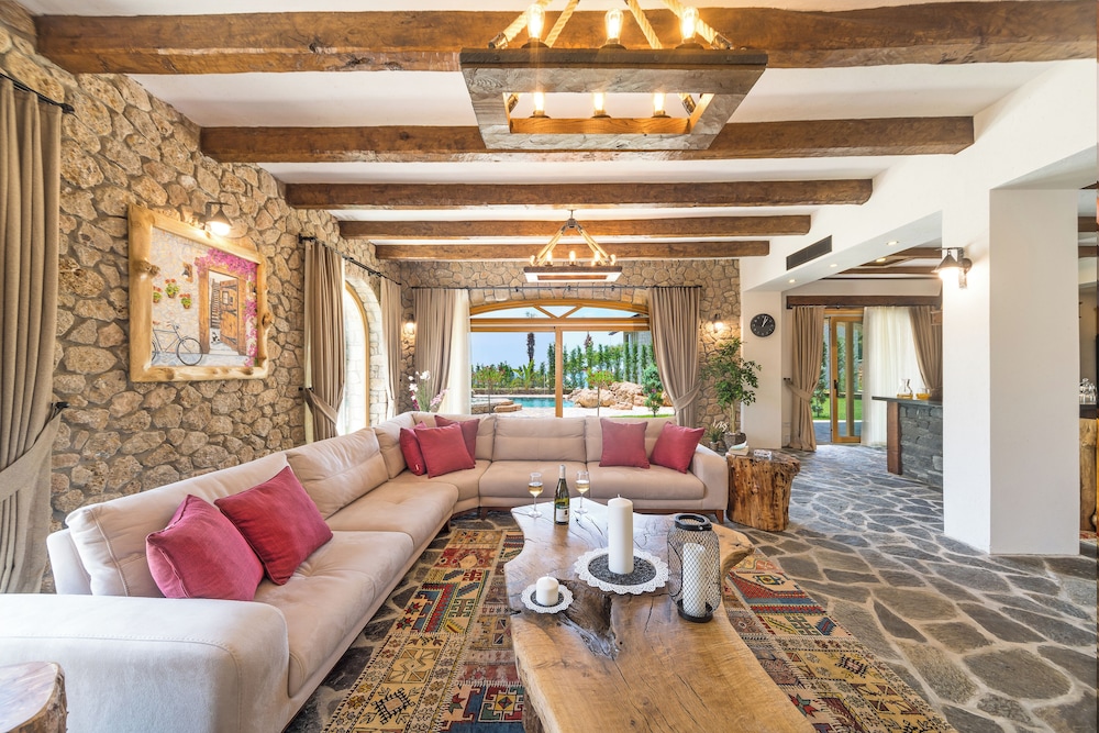 Private Island-Style Ultra Luxury Villa Estate