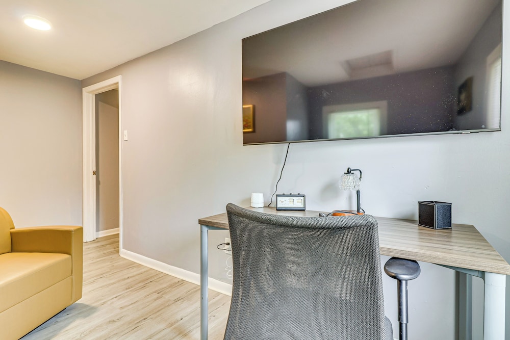 12 Mi to Rutgers: Brand New Apt w/ Home Office!