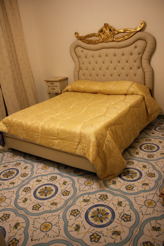 Hotel Rosy - Image 1