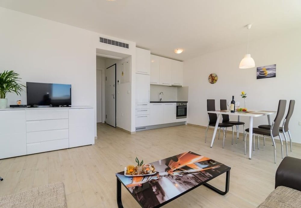 Mali Princ - Modern and Comfortable - A3 view 5