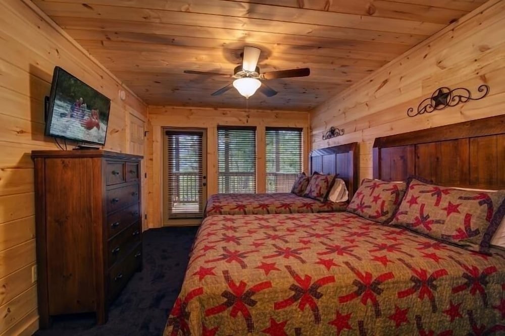 Lazy Bear Lodge - 4 Bedrooms, 4 Baths, Sleeps 14 Home by RedAwning