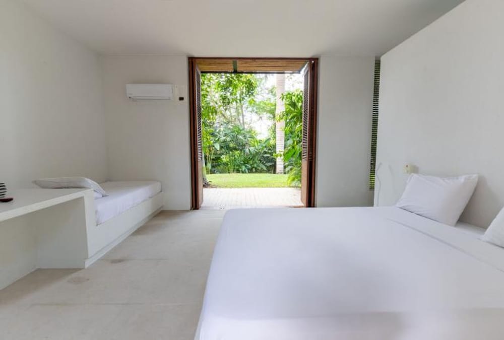 w Amazing 4BR Villa w Pool at Mesa de Yeguas