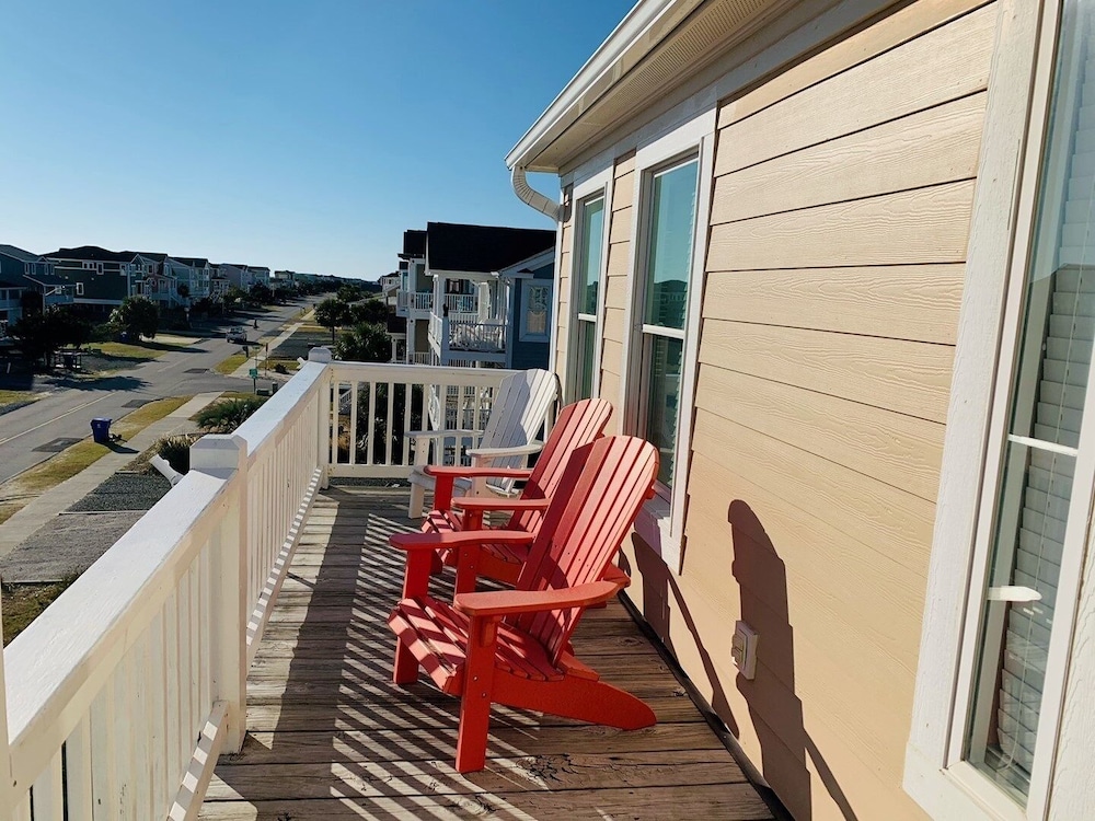 Old Man & The Sea 5 Bedroom Home by RedAwning