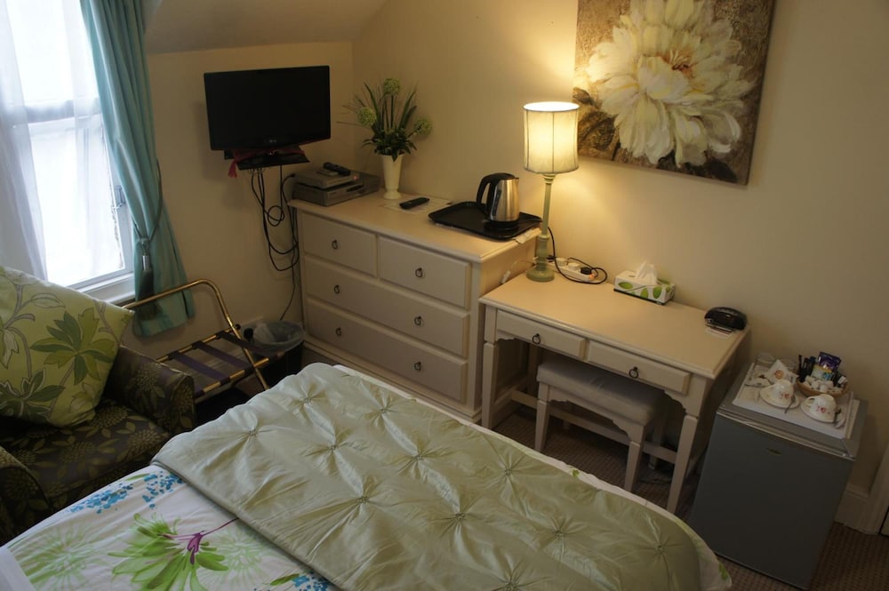 Oxford Vacations - Athena Guest House - Property Image 1