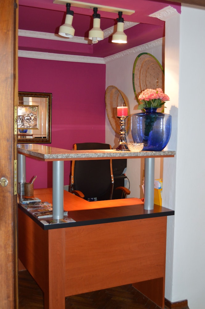 Reception & Lobby