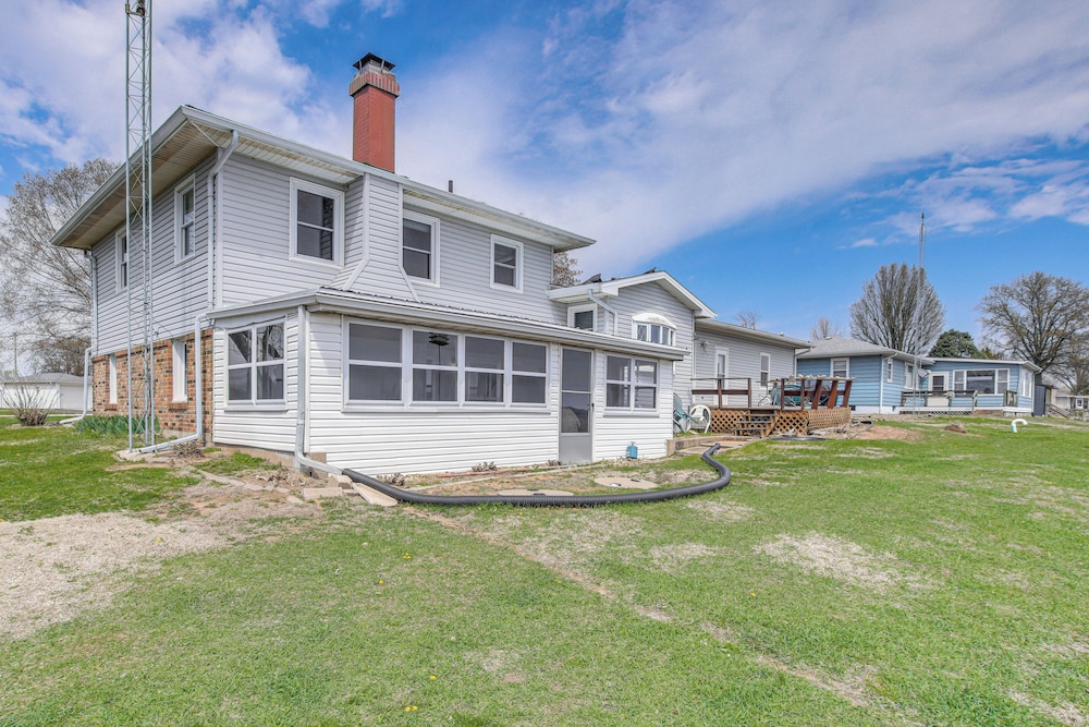 Riverfront Gem w/ Kayaks & Yard in Montrose!