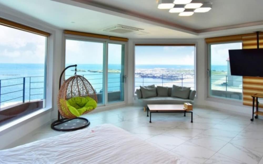 Pohang Damodi Pool Villas Pension view 3
