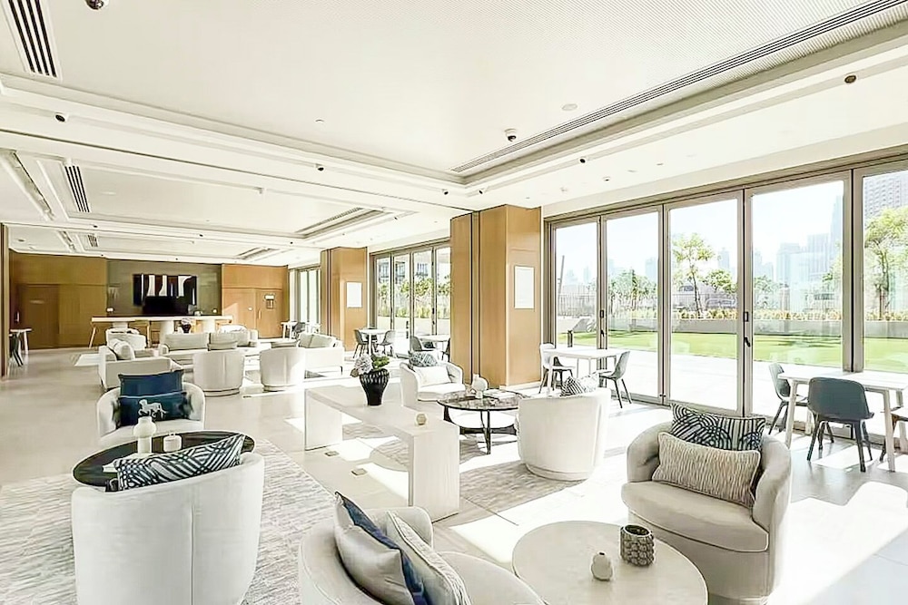 DVH Luxe Retreat 4BR Burj View Apartment