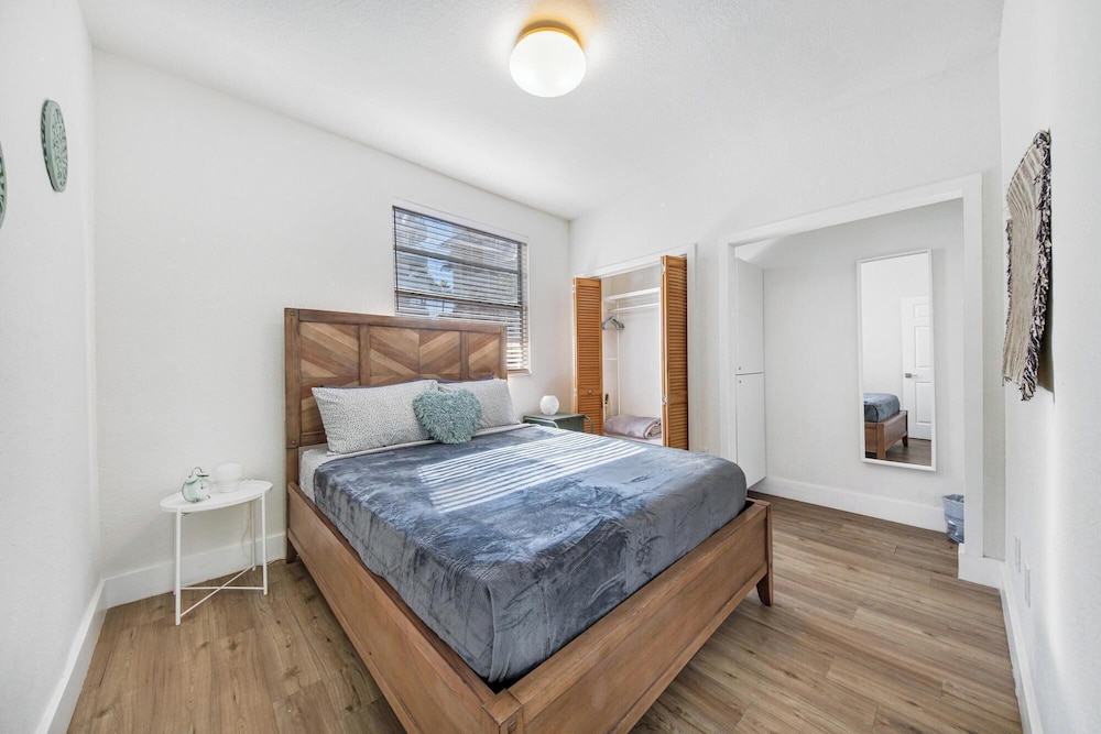 Retro Miami Getaway With Free Parking 1 Minute From Beach