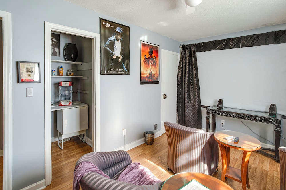 2 Mi to Downtown Columbia: Home w/ Theater Room!