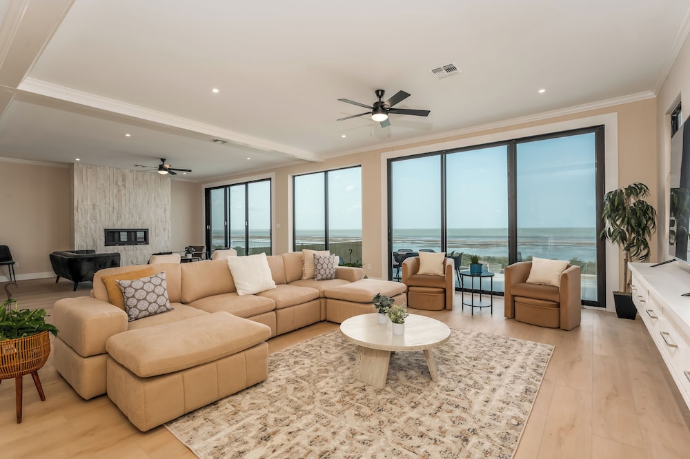 Spacious Bay