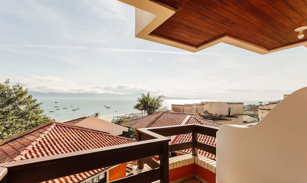JOFs Apartamentos c Piscina e Vista Mar