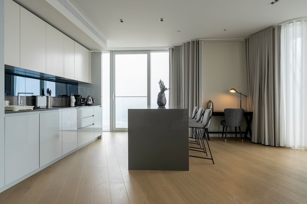 Fabulous Three-bedroom Apartment by the River