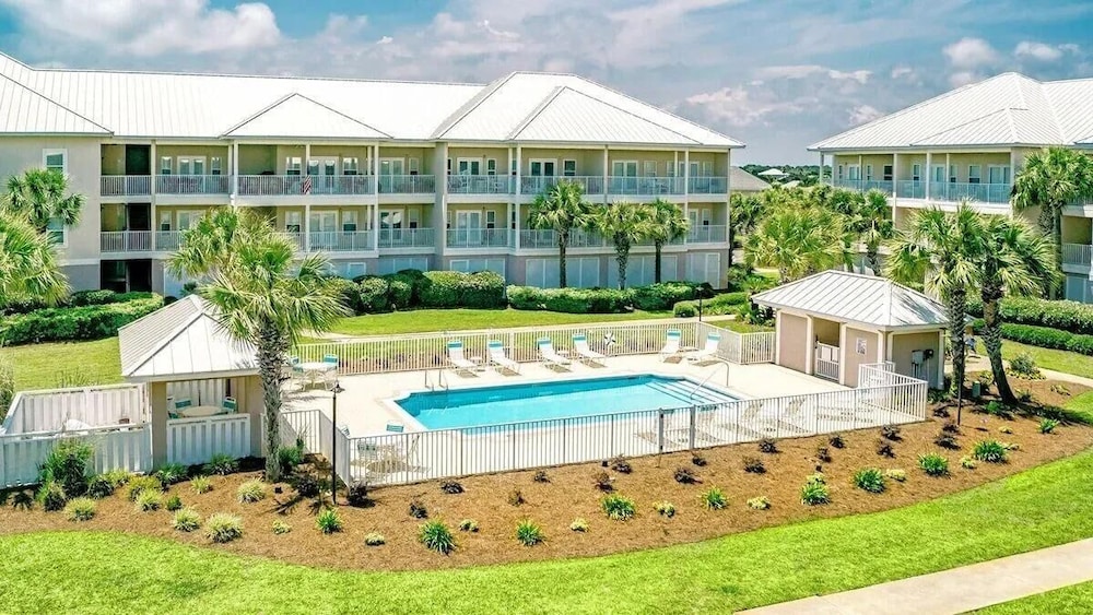 Pavilion Palms 205b