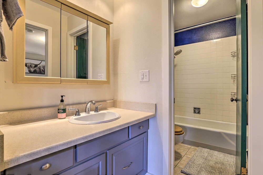 Modern Condo w/ Mtn Views: Near Dillon Reservoir!